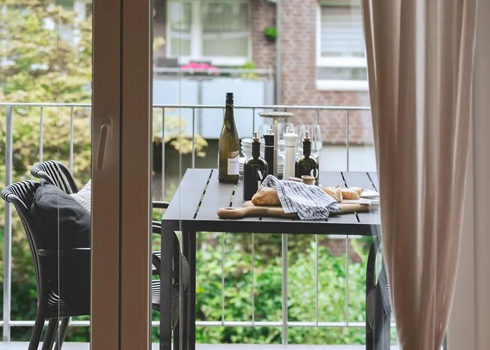 Nooqa - 'exklusives Design - Parkplatz, Balkon, Nespresso - 6 Personen - 85qm Appartement Duisburg