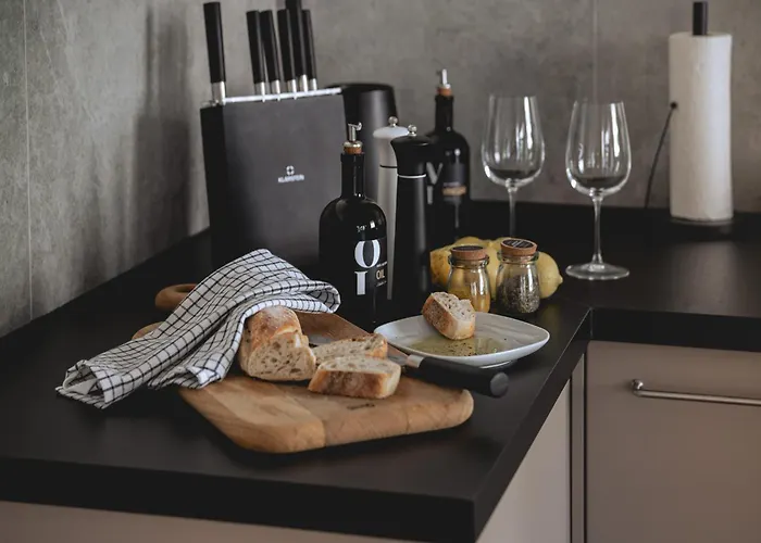 Nooqa - 'exklusives Design - Parkplatz, Balkon, Nespresso - 6 Personen - 85qm Appartement *